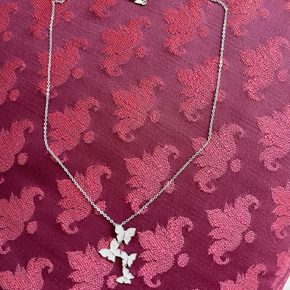 Butterfly CZ gorgeous necklace new in box jewelry - Picture 3 of 4